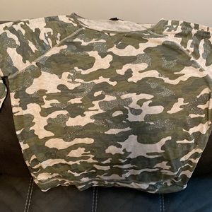 XL GAP long sleeve Metallic Camo top